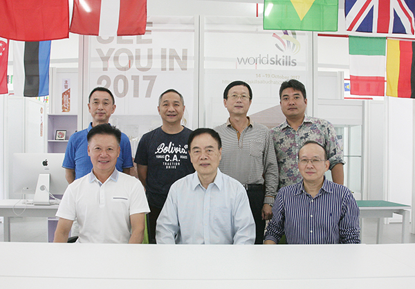 学会副会长,深圳市人社局原党组书记管林根一行到我院调研指导工作